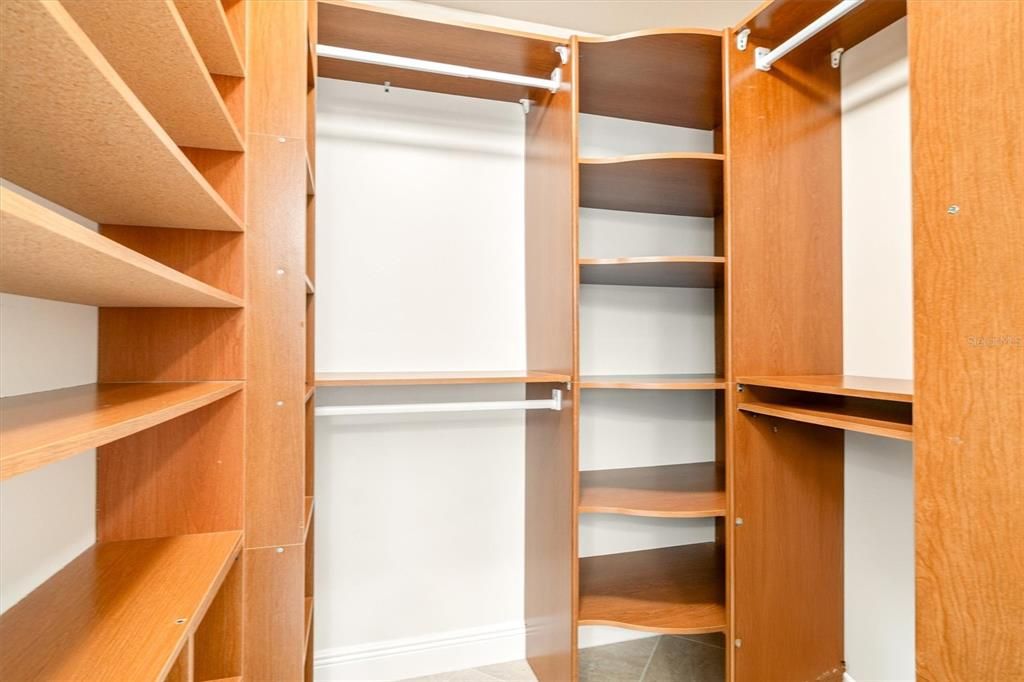 For Sale: $875,000 (2 beds, 3 baths, 2304 Square Feet)