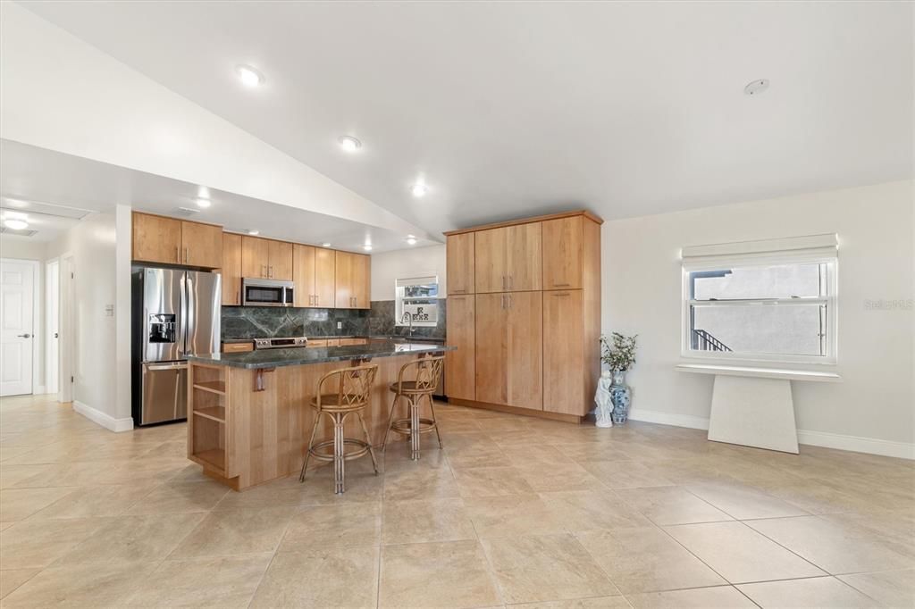 For Sale: $875,000 (2 beds, 3 baths, 2304 Square Feet)