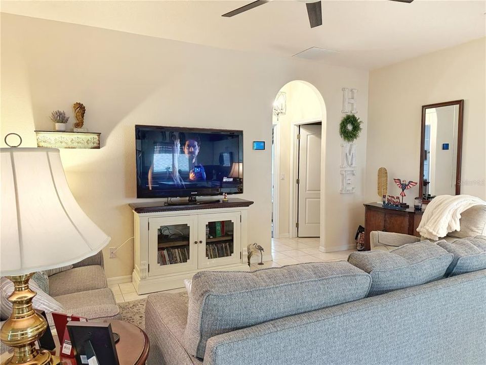 For Sale: $365,000 (3 beds, 2 baths, 1728 Square Feet)