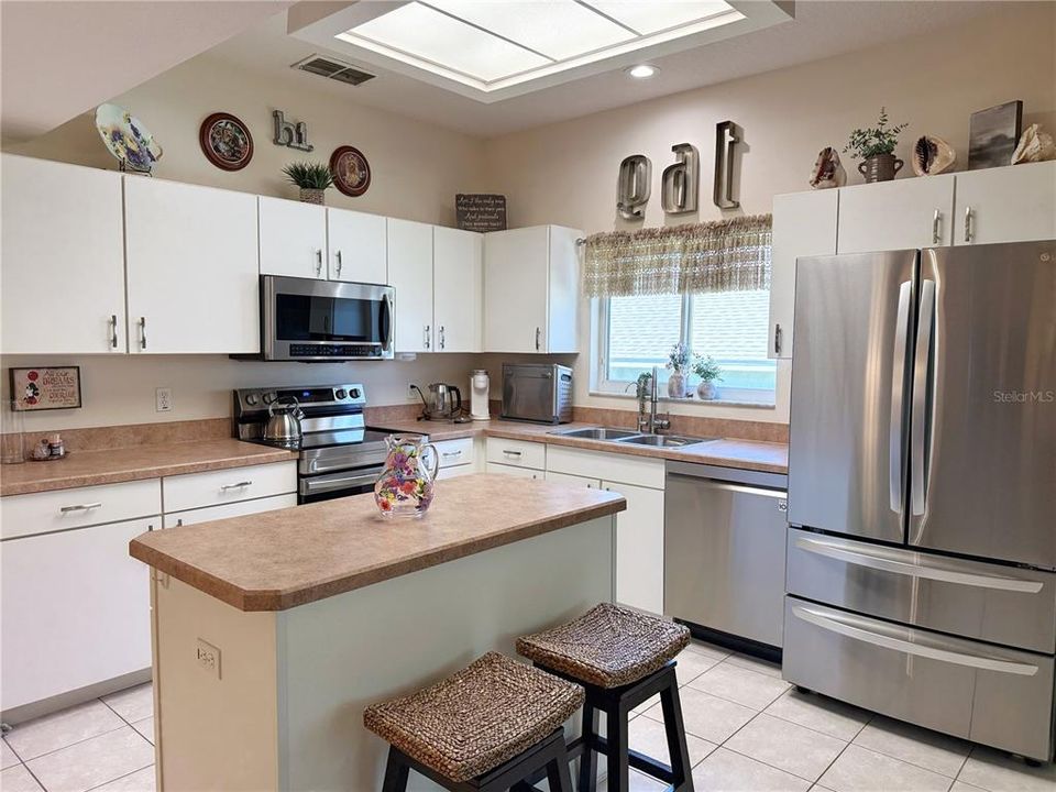 For Sale: $365,000 (3 beds, 2 baths, 1728 Square Feet)