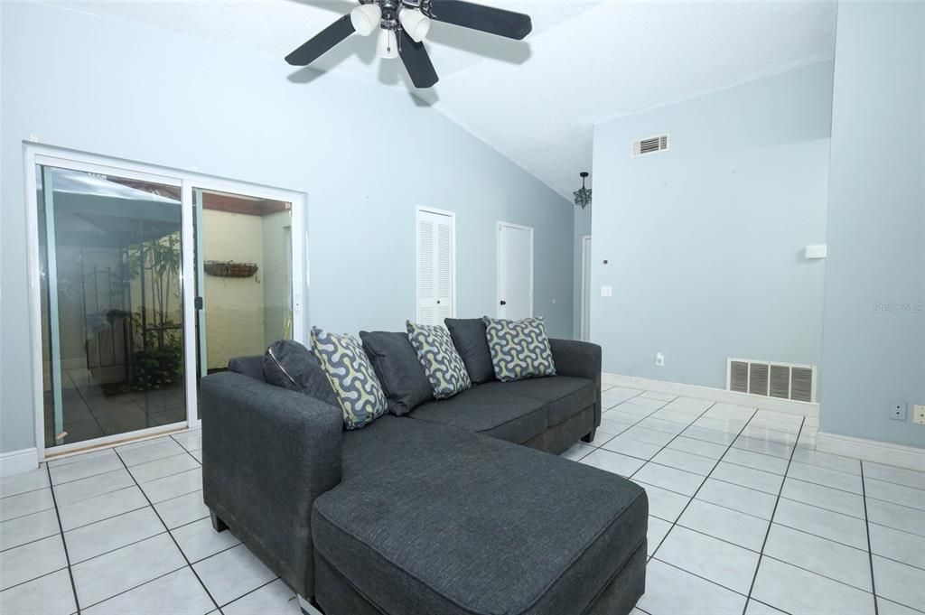 For Sale: $315,500 (3 beds, 2 baths, 1128 Square Feet)
