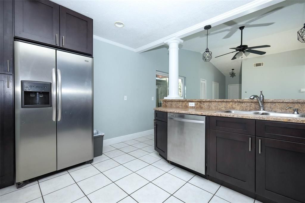 For Sale: $315,500 (3 beds, 2 baths, 1128 Square Feet)