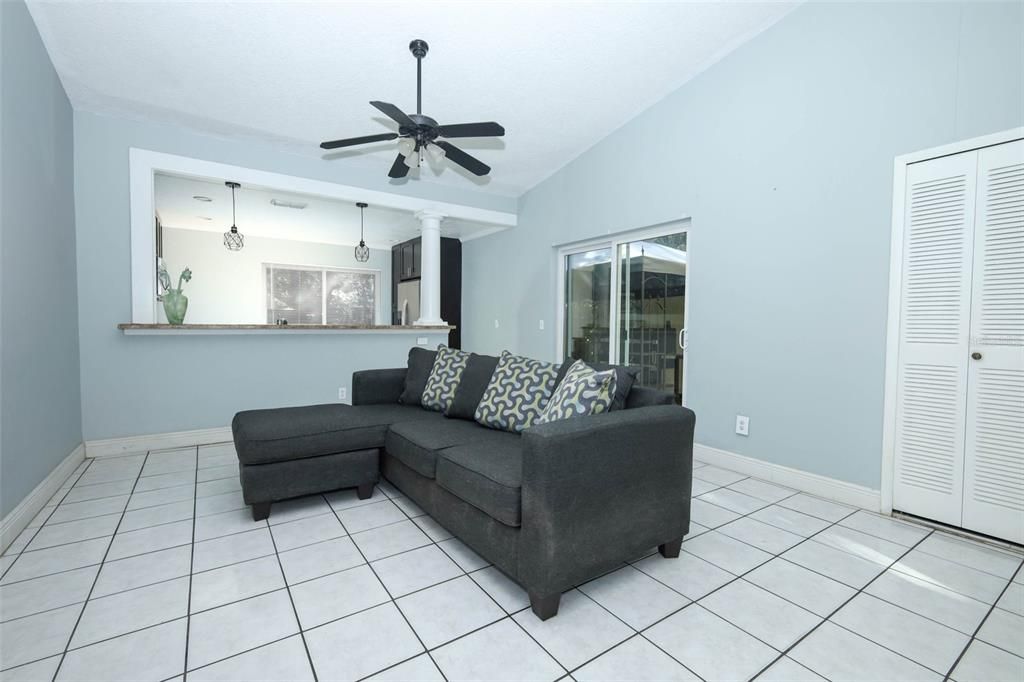 For Sale: $315,500 (3 beds, 2 baths, 1128 Square Feet)