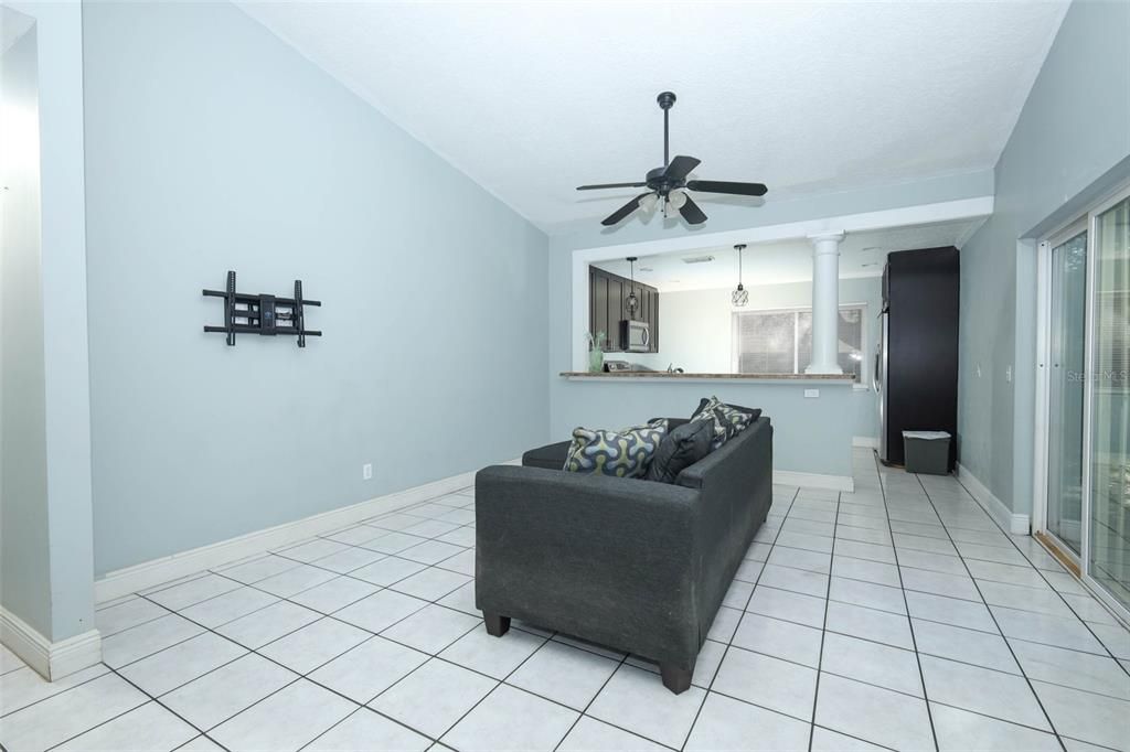 For Sale: $315,500 (3 beds, 2 baths, 1128 Square Feet)