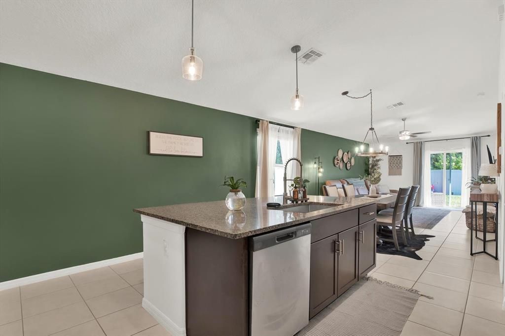 En Renta: $2,400 (3 camas, 2 baños, 1484 Pies cuadrados)