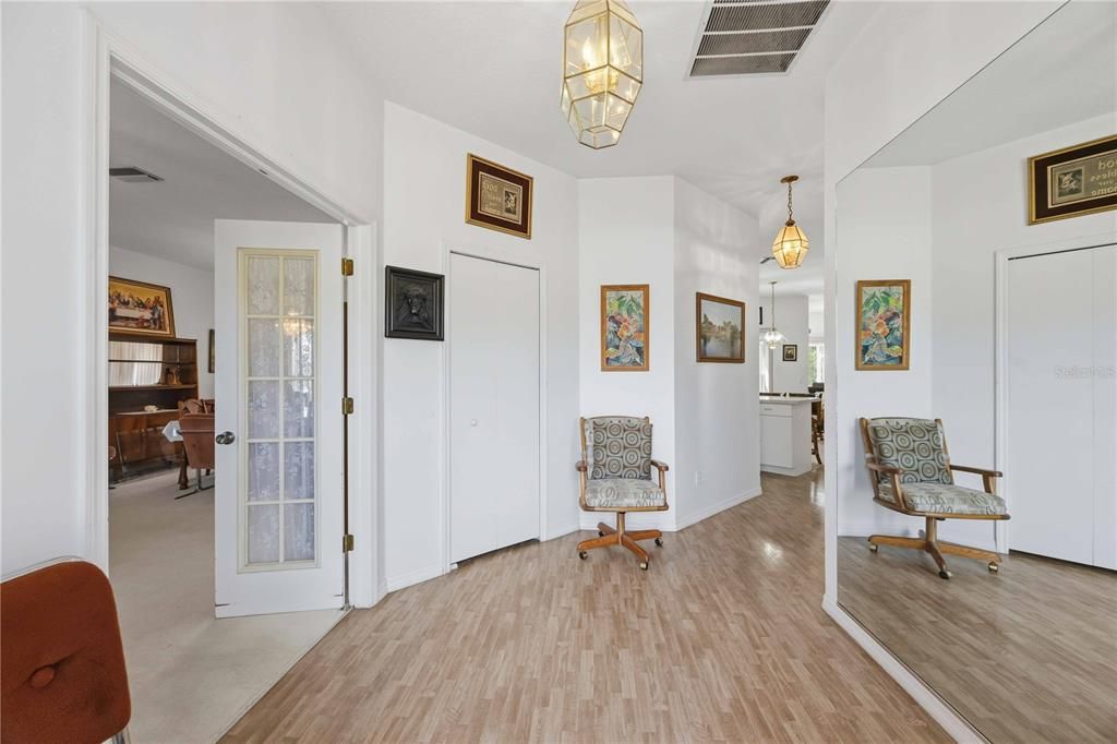 En Venta: $795,001 (3 camas, 3 baños, 2296 Pies cuadrados)