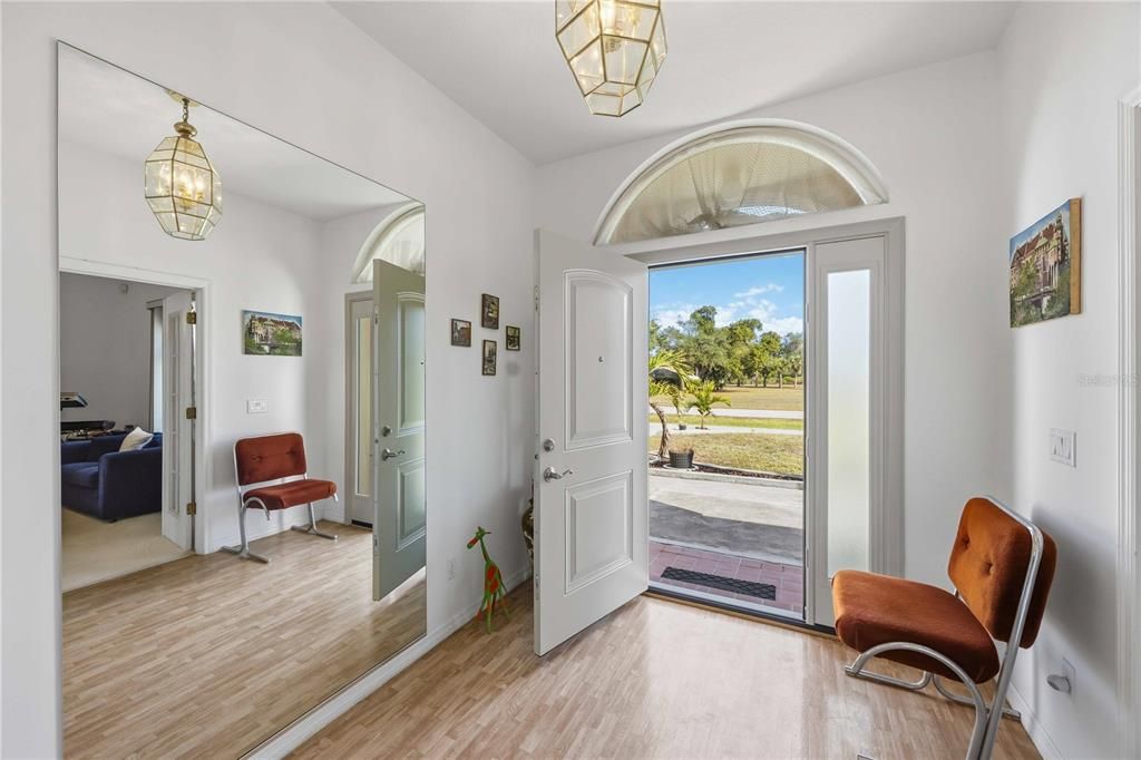 En Venta: $795,001 (3 camas, 3 baños, 2296 Pies cuadrados)