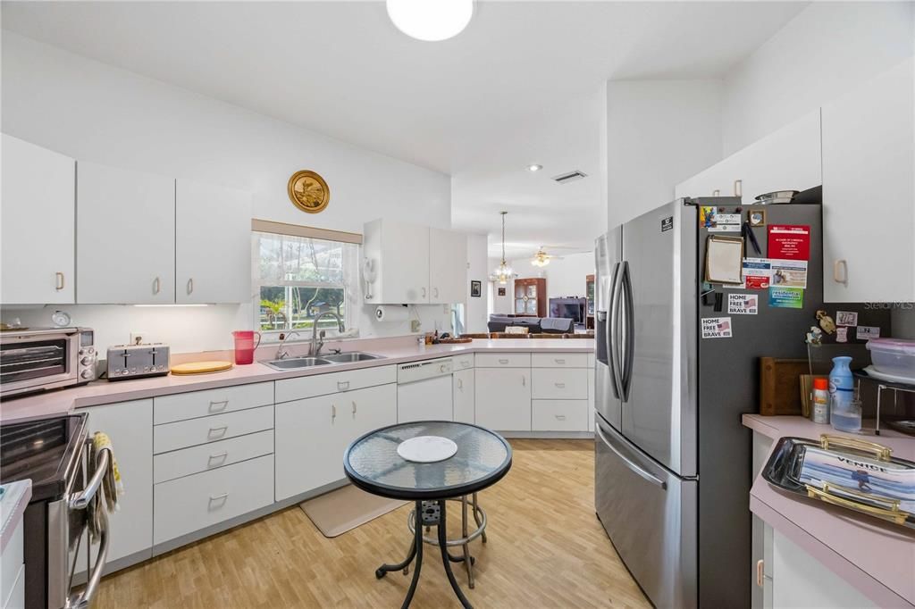 En Venta: $795,001 (3 camas, 3 baños, 2296 Pies cuadrados)