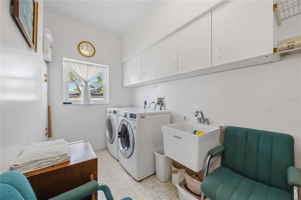 En Venta: $795,001 (3 camas, 3 baños, 2296 Pies cuadrados)