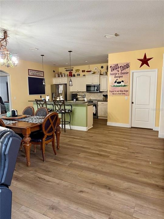 For Sale: $464,500 (3 beds, 2 baths, 1823 Square Feet)