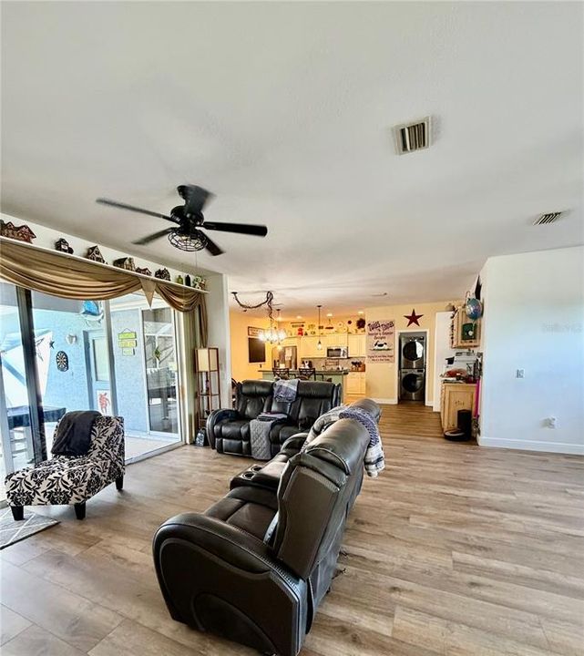 For Sale: $464,500 (3 beds, 2 baths, 1823 Square Feet)