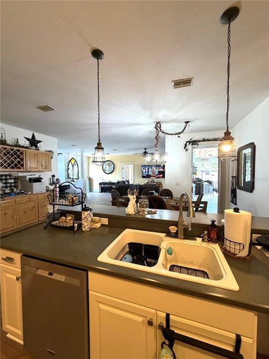 For Sale: $464,500 (3 beds, 2 baths, 1823 Square Feet)