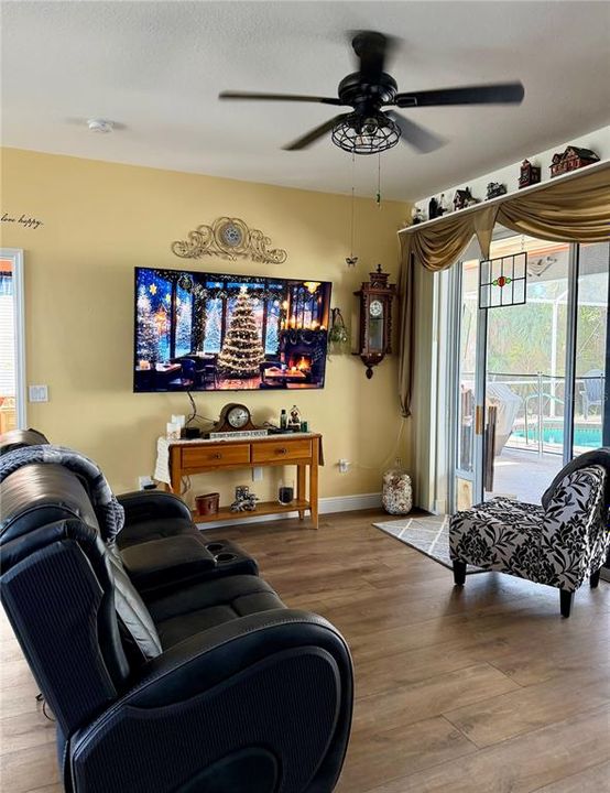 For Sale: $464,500 (3 beds, 2 baths, 1823 Square Feet)