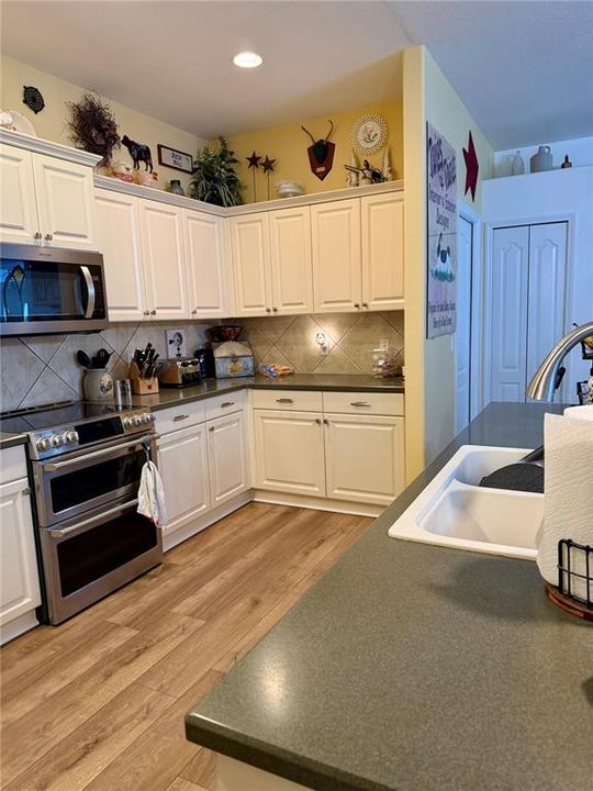 For Sale: $464,500 (3 beds, 2 baths, 1823 Square Feet)