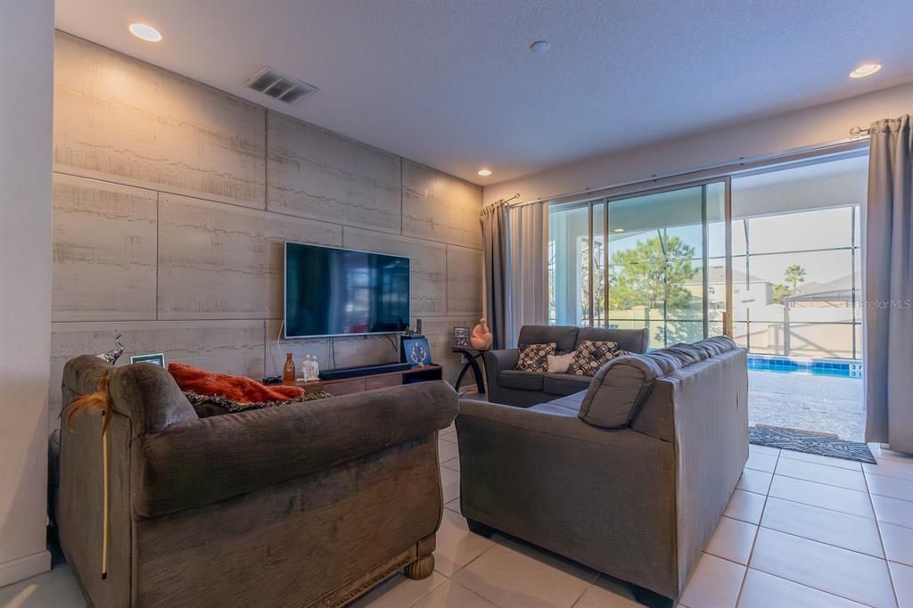 En Venta: $755,000 (8 camas, 5 baños, 3248 Pies cuadrados)