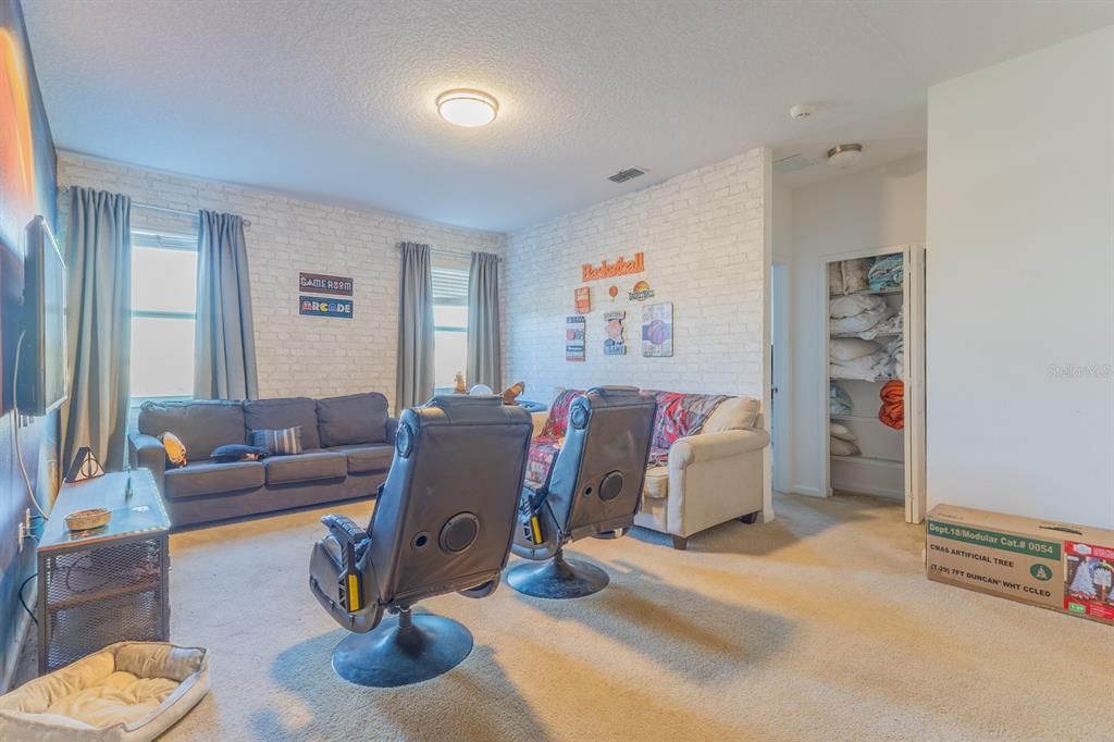 En Venta: $755,000 (8 camas, 5 baños, 3248 Pies cuadrados)