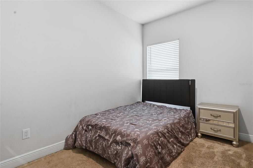 En Venta: $450,000 (3 camas, 2 baños, 2409 Pies cuadrados)