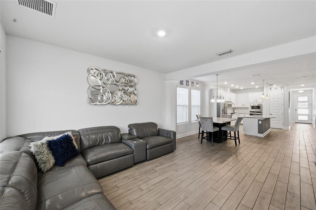 En Venta: $450,000 (3 camas, 2 baños, 2409 Pies cuadrados)