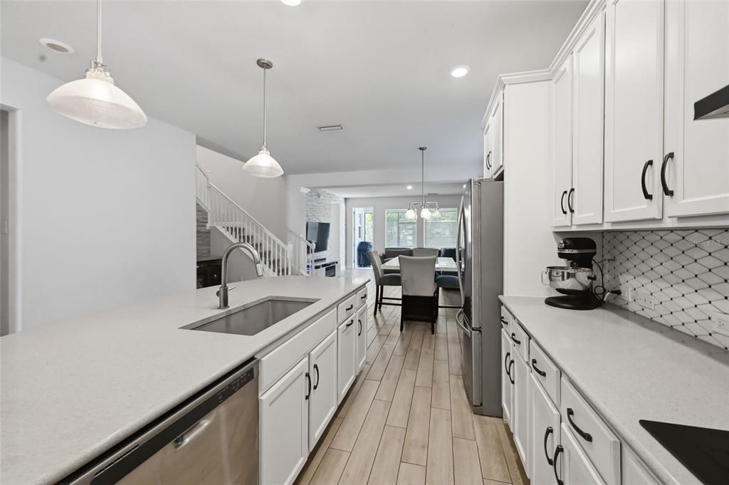 En Venta: $450,000 (3 camas, 2 baños, 2409 Pies cuadrados)