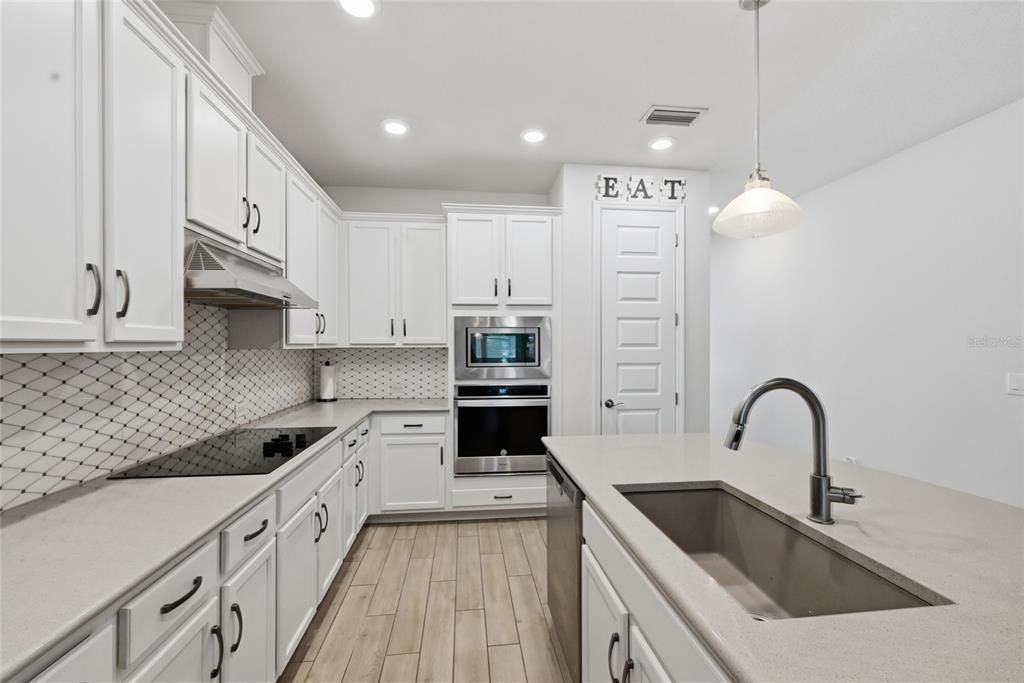 En Venta: $450,000 (3 camas, 2 baños, 2409 Pies cuadrados)