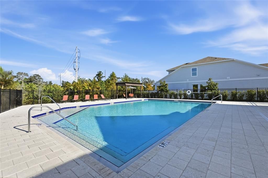 En Venta: $450,000 (3 camas, 2 baños, 2409 Pies cuadrados)