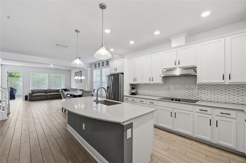 En Venta: $450,000 (3 camas, 2 baños, 2409 Pies cuadrados)