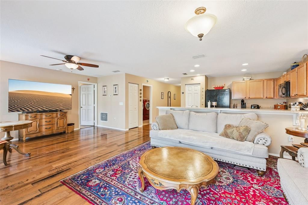 En Venta: $376,900 (3 camas, 2 baños, 1537 Pies cuadrados)