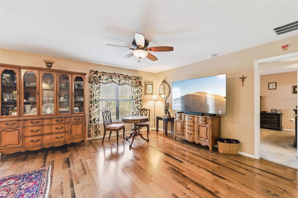 En Venta: $376,900 (3 camas, 2 baños, 1537 Pies cuadrados)