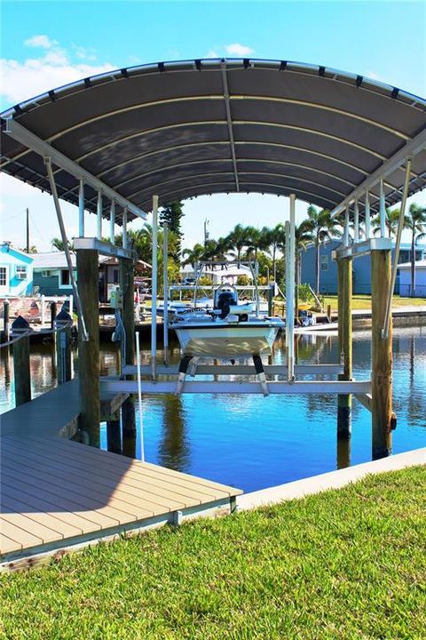 For Rent: $5,300 (2 beds, 1 baths, 841 Square Feet)