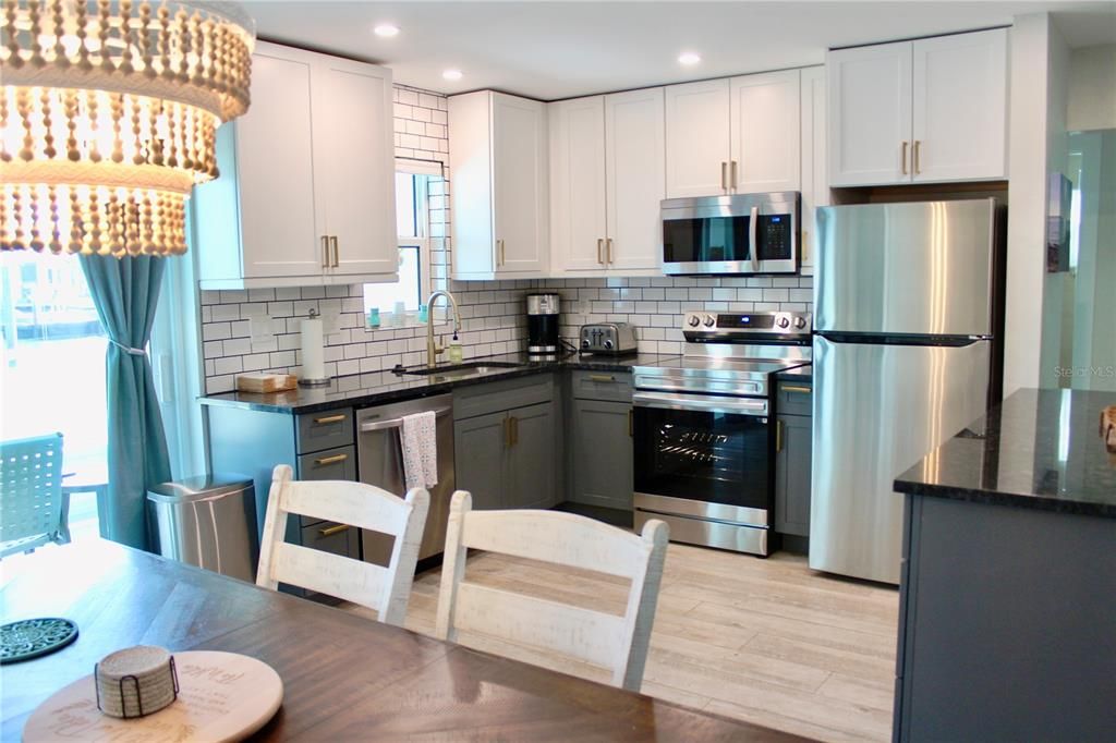 For Rent: $5,300 (2 beds, 1 baths, 841 Square Feet)