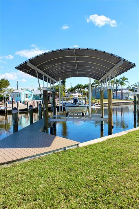 For Rent: $5,300 (2 beds, 1 baths, 841 Square Feet)