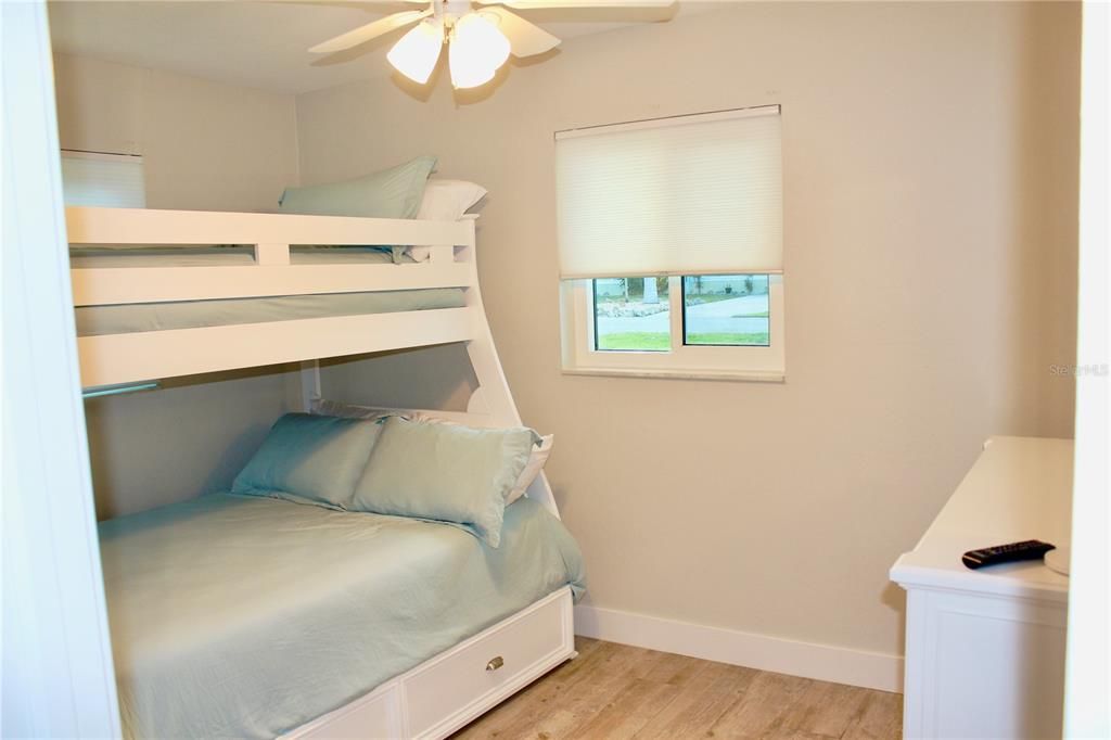 For Rent: $5,300 (2 beds, 1 baths, 841 Square Feet)