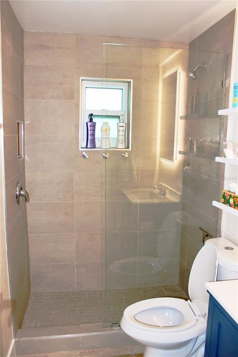 For Rent: $5,300 (2 beds, 1 baths, 841 Square Feet)