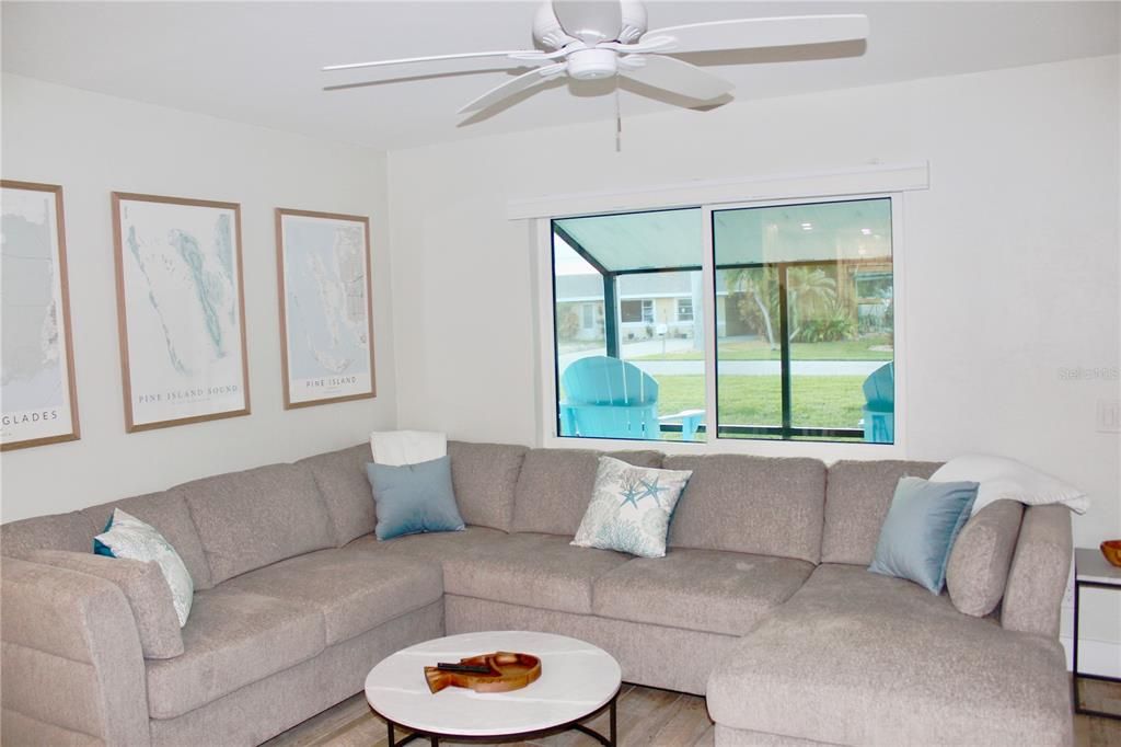 For Rent: $5,300 (2 beds, 1 baths, 841 Square Feet)