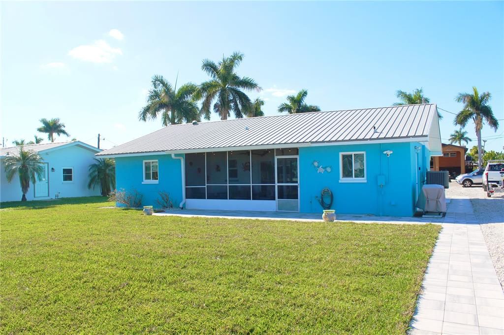 For Rent: $5,300 (2 beds, 1 baths, 841 Square Feet)