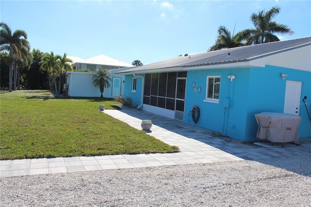 For Rent: $5,300 (2 beds, 1 baths, 841 Square Feet)