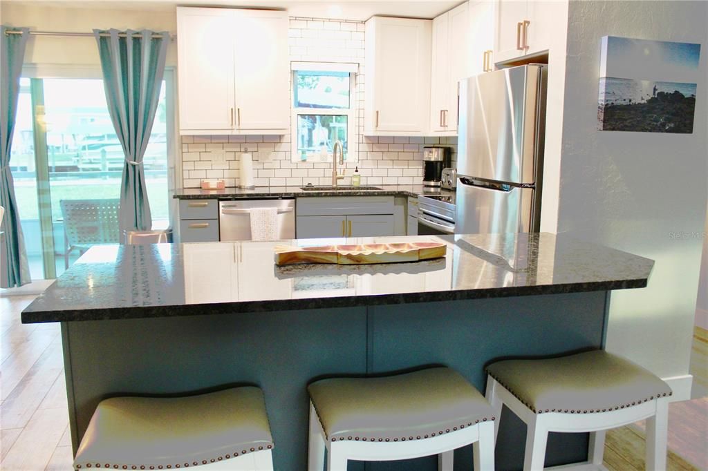 For Rent: $5,300 (2 beds, 1 baths, 841 Square Feet)