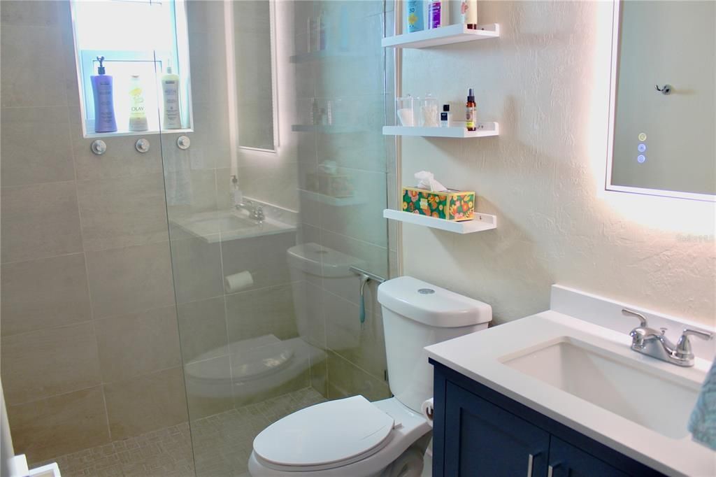 For Rent: $5,300 (2 beds, 1 baths, 841 Square Feet)