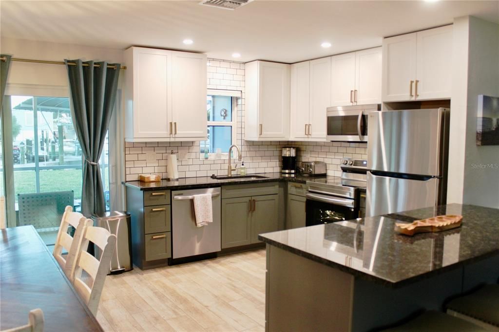 For Rent: $5,300 (2 beds, 1 baths, 841 Square Feet)