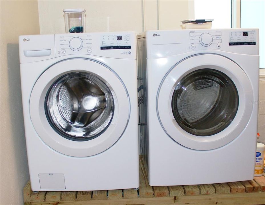 For Rent: $5,300 (2 beds, 1 baths, 841 Square Feet)