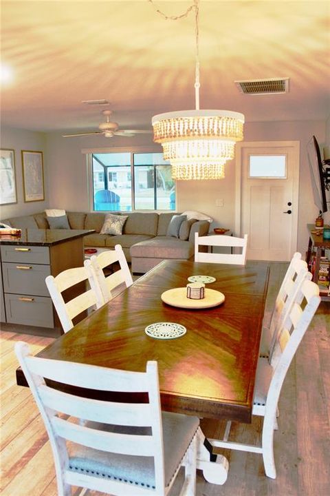 For Rent: $5,300 (2 beds, 1 baths, 841 Square Feet)