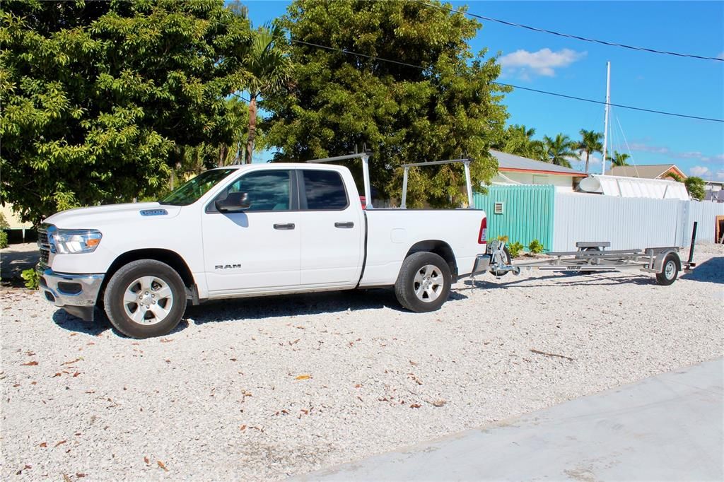 For Rent: $5,300 (2 beds, 1 baths, 841 Square Feet)