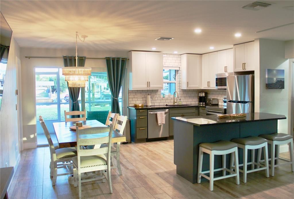 For Rent: $5,300 (2 beds, 1 baths, 841 Square Feet)