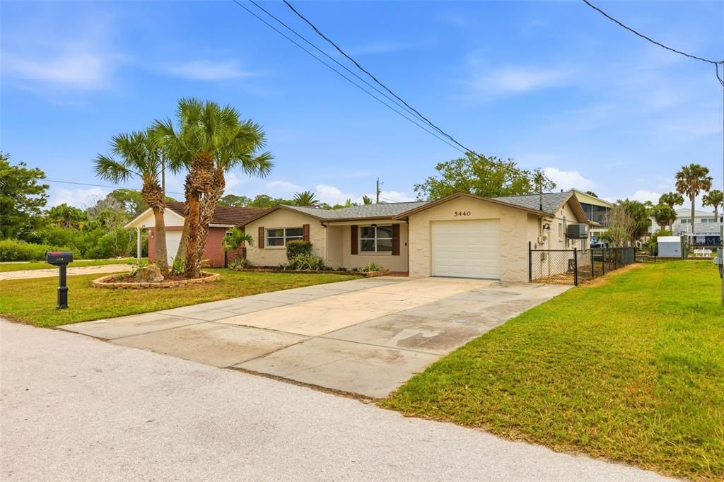 For Sale: $395,000 (3 beds, 2 baths, 1519 Square Feet)