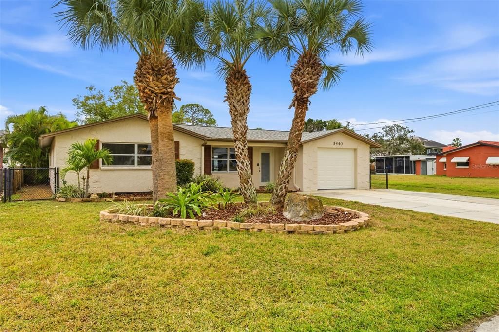 For Sale: $395,000 (3 beds, 2 baths, 1519 Square Feet)