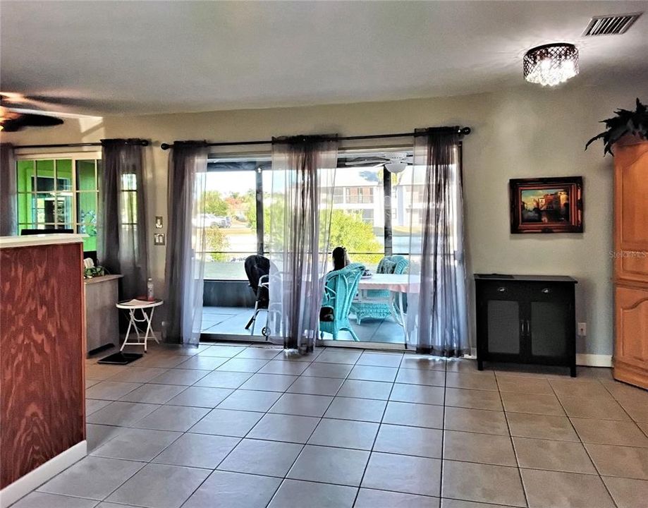 На продажу: $259,000 (2 спален, 1 ванн, 1183 Квадратных фут)