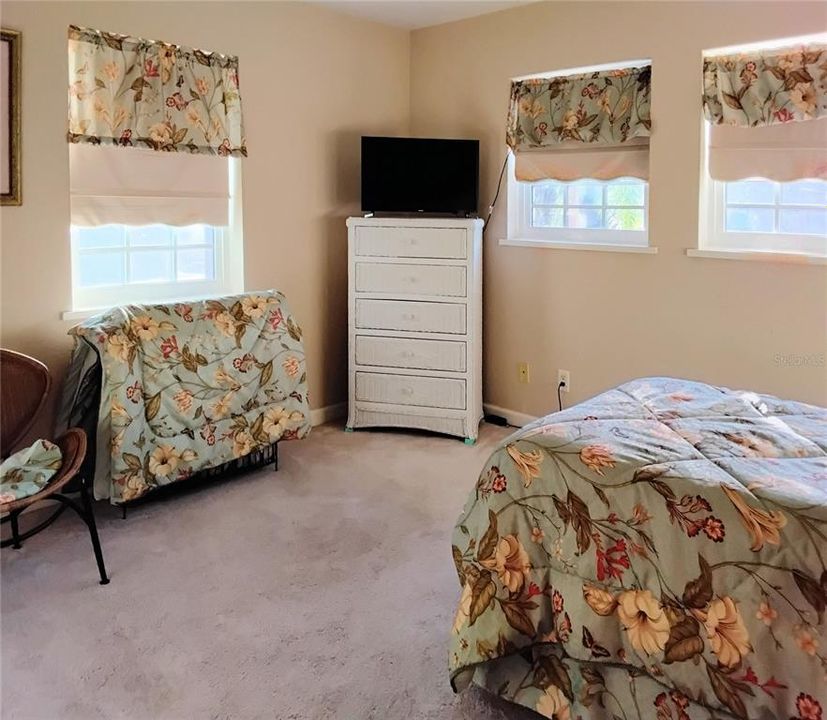 На продажу: $259,000 (2 спален, 1 ванн, 1183 Квадратных фут)