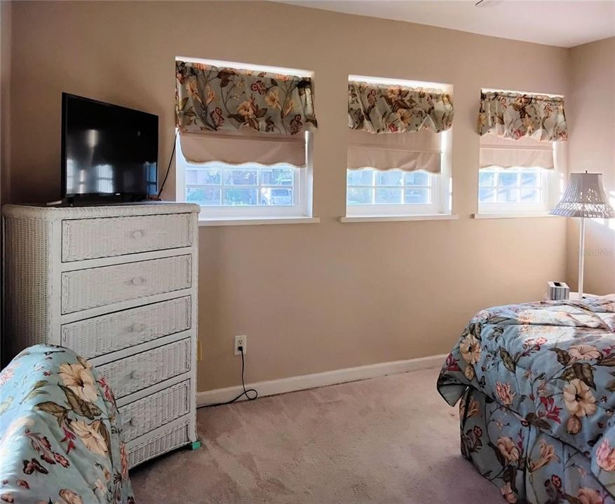 На продажу: $259,000 (2 спален, 1 ванн, 1183 Квадратных фут)