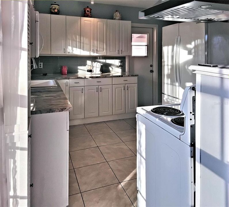 На продажу: $259,000 (2 спален, 1 ванн, 1183 Квадратных фут)