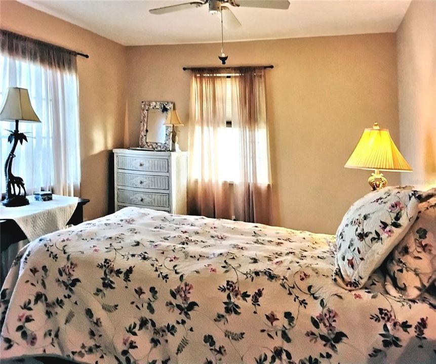 На продажу: $259,000 (2 спален, 1 ванн, 1183 Квадратных фут)